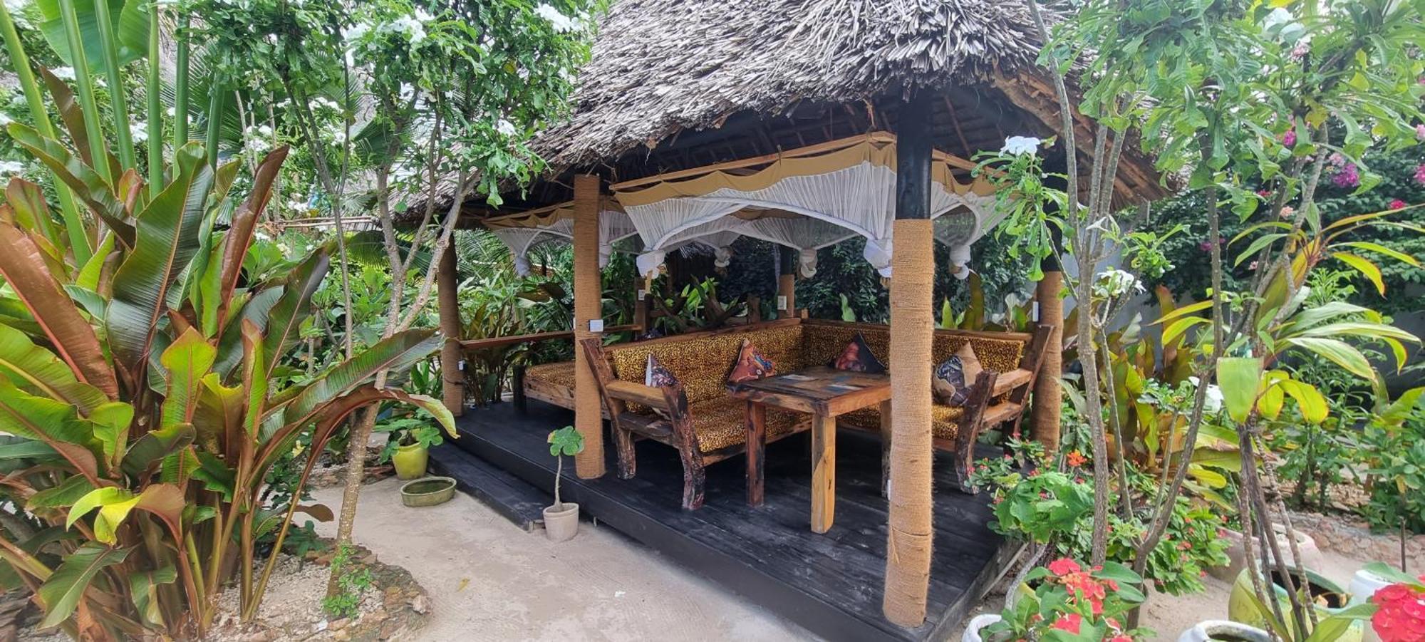 Salama & Mbuyuni Bungalows มาเทมวu ภายนอก รูปภาพ