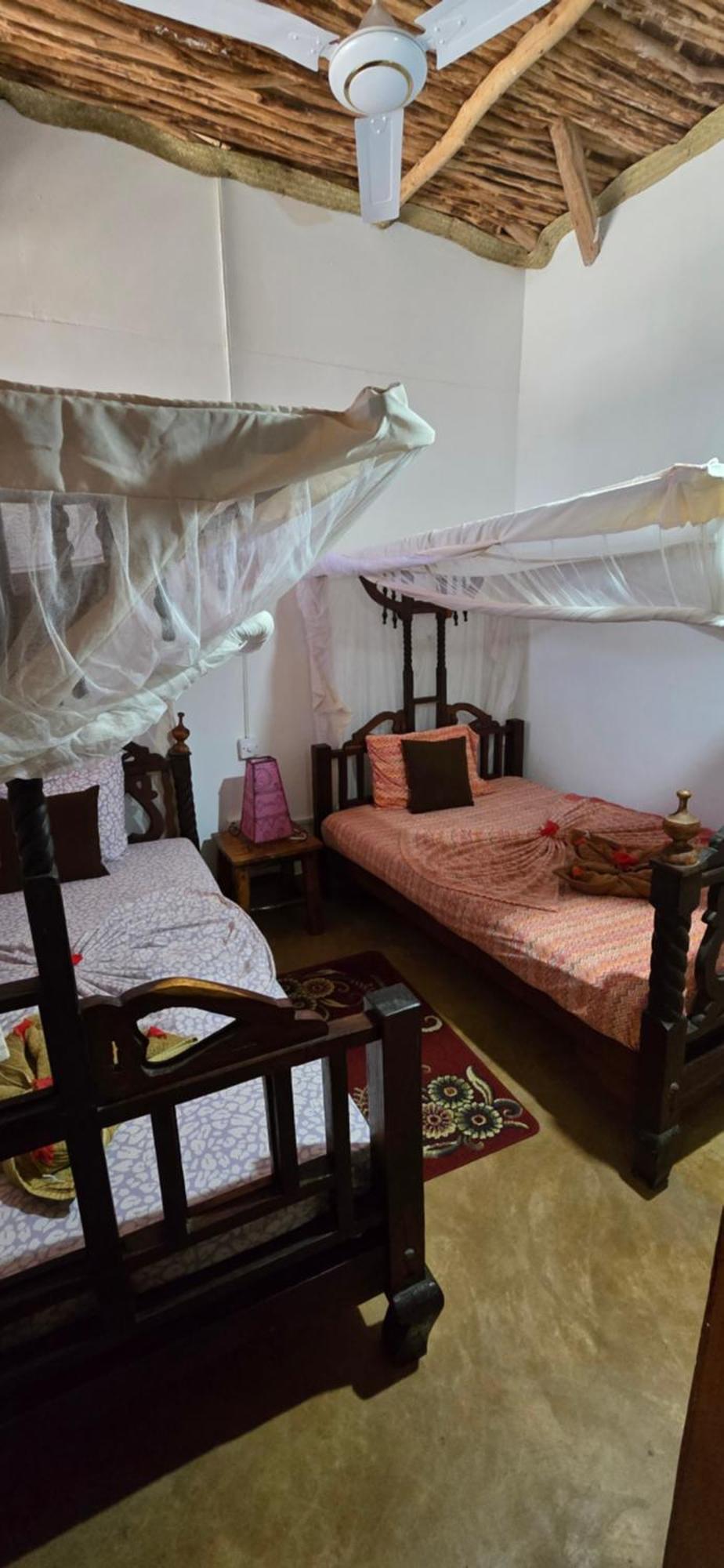 Salama & Mbuyuni Bungalows มาเทมวu ภายนอก รูปภาพ