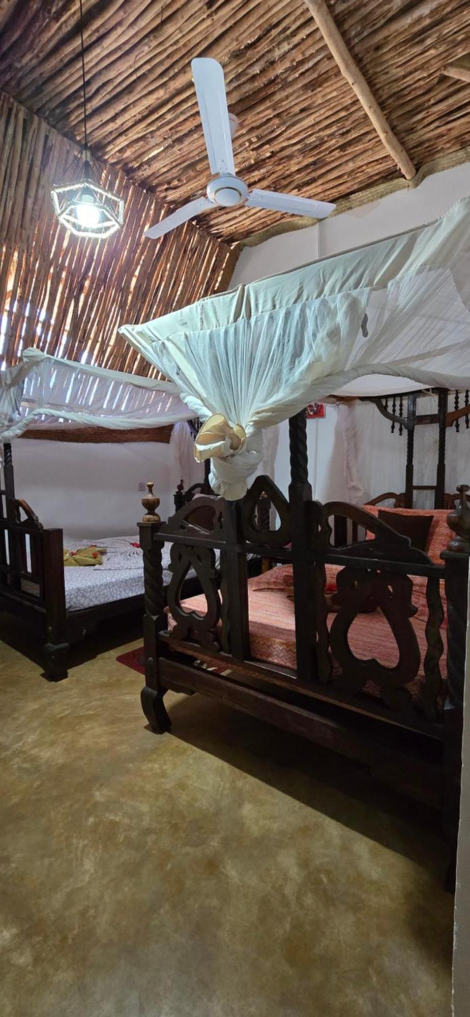 Salama & Mbuyuni Bungalows มาเทมวu ภายนอก รูปภาพ